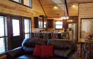 Others 5 Ace in the Hole Cabin in the Wood With Hot Tub and Fireplace by Redawning