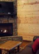 Primary image Ace in the Hole Cabin in the Wood With Hot Tub and Fireplace by Redawning