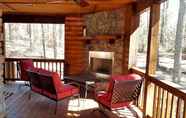 Lainnya 7 Ace in the Hole Cabin in the Wood With Hot Tub and Fireplace by Redawning