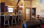 Others 6 Ace in the Hole Cabin in the Wood With Hot Tub and Fireplace by Redawning