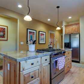 Primary image 1 Wild Meadow 30天最低4卧室的家由RedAwning, Deschutes Brewery 酒店