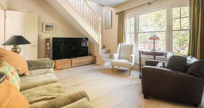 Khác Charming Home in Leafy Parsons Green