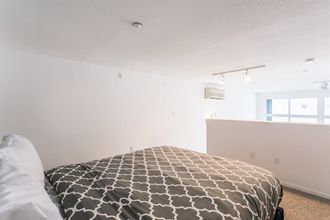 Khác 4 Little Italy Modern Lofts