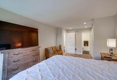 其他 2 Luxury Ocean View Condo features Direct Access to Beach SBTC331 by RedAwning