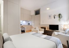 Others 5 Sol Modern Studio at Batalha Metro