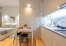 Lain-lain 6 Sol Modern Studio at Batalha Metro