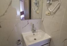 Others 3 Blue House Apartments