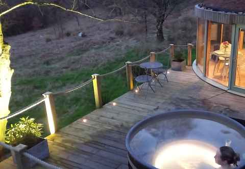 Others Luxury and Peaceful 1-bed Roundhouse With Hot Tub