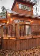 Imej utama All Decked Out Cabin in the Woods With Fireplace, Bbq, and Swing Bed by Redawning