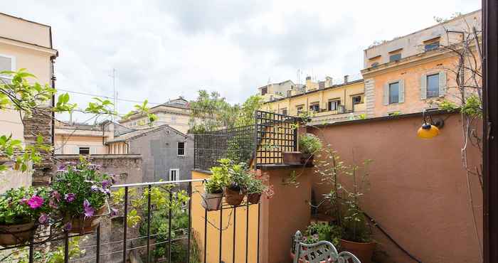 Others Rental in Rome Arco della Ciambella Penthouse