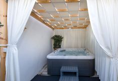 Others 2 Lucky Suites