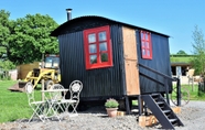 Lain-lain 3 Meadow Shepherds hut