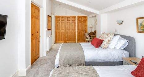 Khác 2 The Old Parsonage