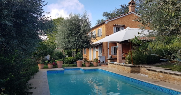 Others Home set in Olive Grove With Stunning Views