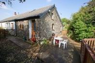 Lainnya Inviting 2-bed Cottage in Newcastle Emlyn