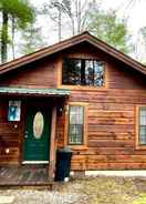 Imej utama Perfectly Private! Hot Tub, King Sized Bed, Grill, Washer/dryer, and Motorcycle Friendly! Studio Cabin by Redawning