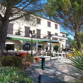 Primary image 1 Hostellerie du Lac, Église Notre-Dame Hotels