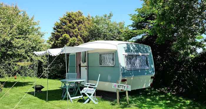 Others Kitty Unique 60s Caravan set in Pretty Garden