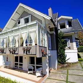 Imej utama 1 Vila de Charme Suítes, Hotel Capivari Shopping Center