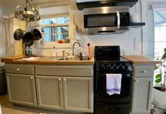 Others 7 Bodhi's BumGalow