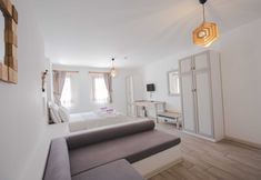 Others 3 White Orange