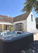 Imej utama Luxury Villa in Sint-Idesbald with Hot Tub