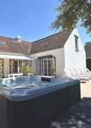 Imej utama Luxury Villa in Sint-Idesbald with Hot Tub