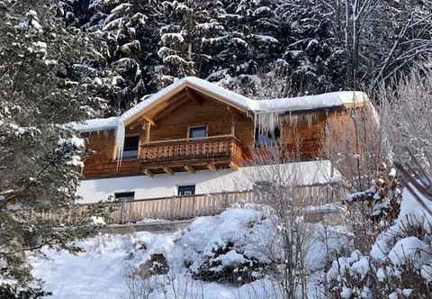 Khác Attractive Holiday Home in Bruck an der Grossglocknerstrasse, Near the ski Lift