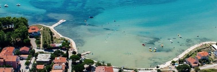 อื่นๆ Elegant Holiday Home in Privlakaw With Garden