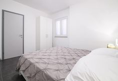 อื่นๆ 4 Elegant Holiday Home in Privlakaw With Garden