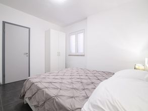 อื่นๆ 4 Elegant Holiday Home in Privlakaw With Garden