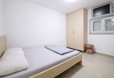 อื่นๆ 3 Elegant Holiday Home in Privlakaw With Garden