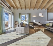 Others 2 Modern Chalet in Saalbach-hinterglemm With Sauna