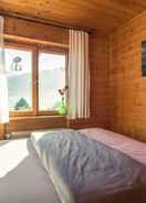 Bilik Charming Wooden Chalet With Balcony in Piesendorf/salzburger Land