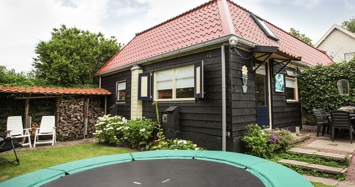 Others Pleasing Holiday Home in 't Zand near Dutch Coast