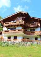 Imej utama Luxurious Apartment in Saalbach-hinterglemm Near Ski Area