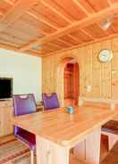 Ruang tamu Lovely Apartment on Mountain Slope in Silbertal Austria