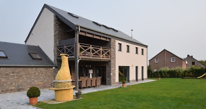 Lain-lain Grandeur Villa with Sauna & Hot Tub in Durbuy