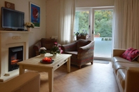 Lainnya Comfy Holiday Home in Veldenz With Parking