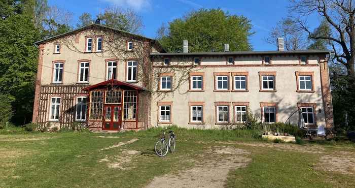 Others Spacious Apartment in Lalendorf With Barbecue