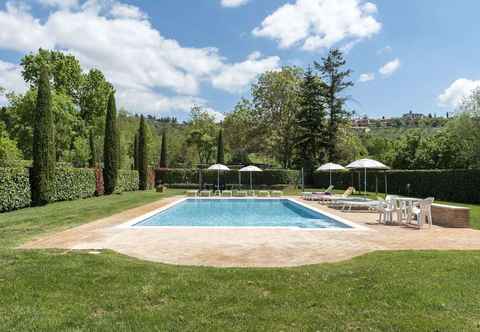 อื่นๆ Tuscan-style Apartment in Lucignano With Shared Pool