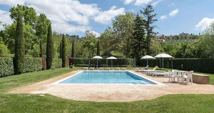 Others Tuscan-style Apartment in Lucignano With Shared Pool