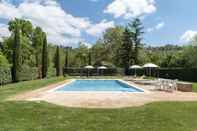 อื่นๆ Tuscan-style Apartment in Lucignano With Shared Pool