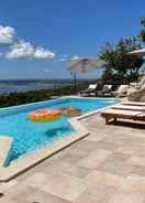 Imej utama Lovely Holiday Home in Starigrad With Private Swimming Pool