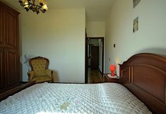 Others 4 Sunlit Home With Pool