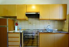 Others 6 Sunlit Home With Pool