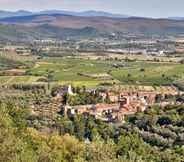 Others 7 Modern Apartment in a Farmhouse in Suvereto With a Veranda