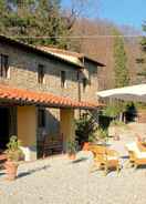 Imej utama Vintage Cottage in Pescia with Hot Tub