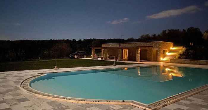 Lainnya Renovated old Farmhouse With Private Swimming Pool