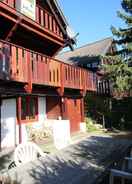 Balkoni Relaxing Chalet in Dochamps With Swimming Pool and Terrace